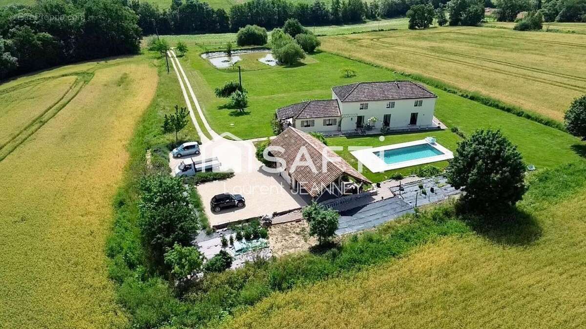 Maison 180 m² à Saint-Pastour  - photo 2