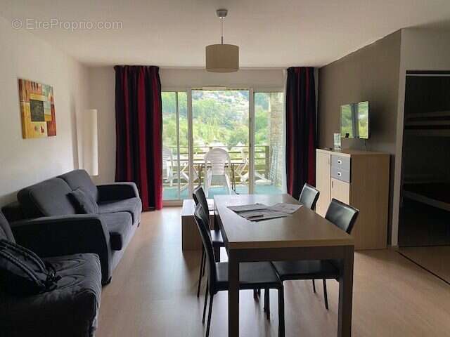 Appartement à ENTRAYGUES-SUR-TRUYERE