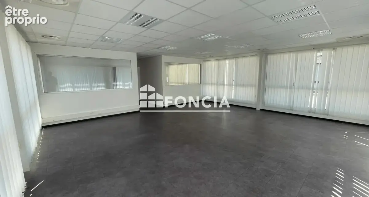 Local commercial à Yvetot - photo 5