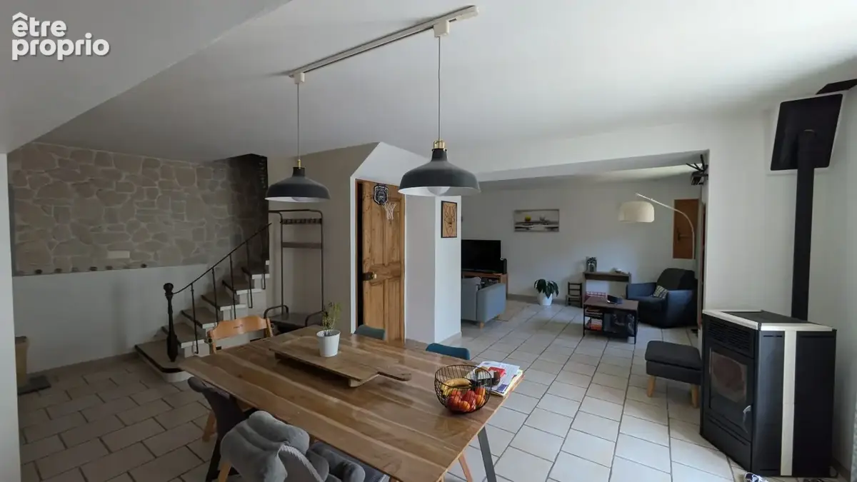 COURTHEZON- Maison 6 pièces140 m2 + garage - terrasse - cour - photo 2