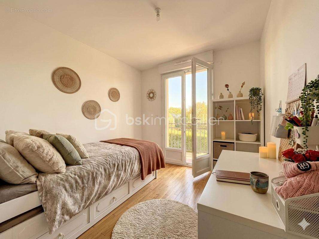 Appartement à LE MESNIL-LE-ROI