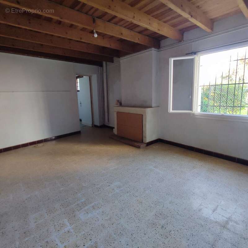 Maison à BRIZAMBOURG