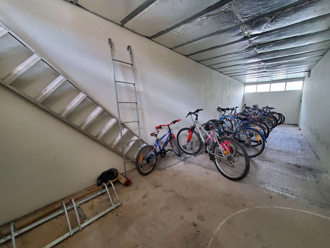 Un appartement agréable à vivre, dans un secteur recherché, qui mérite une visite ! - photo 9