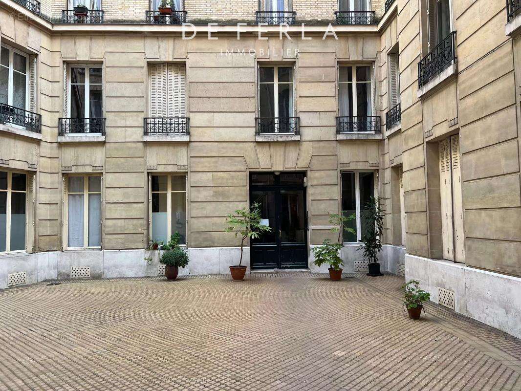 Appartement à PARIS-7E
