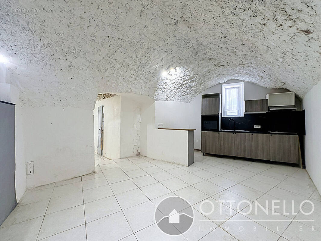 Appartement à ROQUEBRUNE-SUR-ARGENS