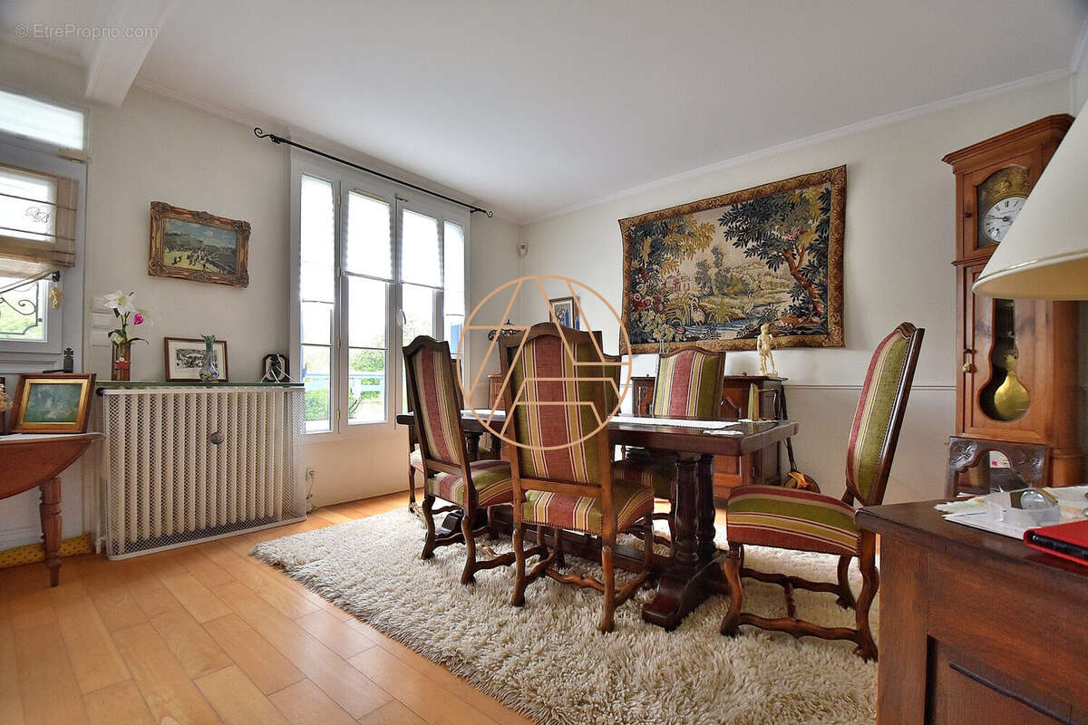 Maison à CHENNEVIERES-SUR-MARNE