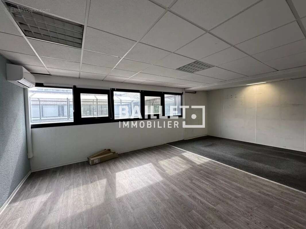 Commerce à VILLENEUVE-LOUBET