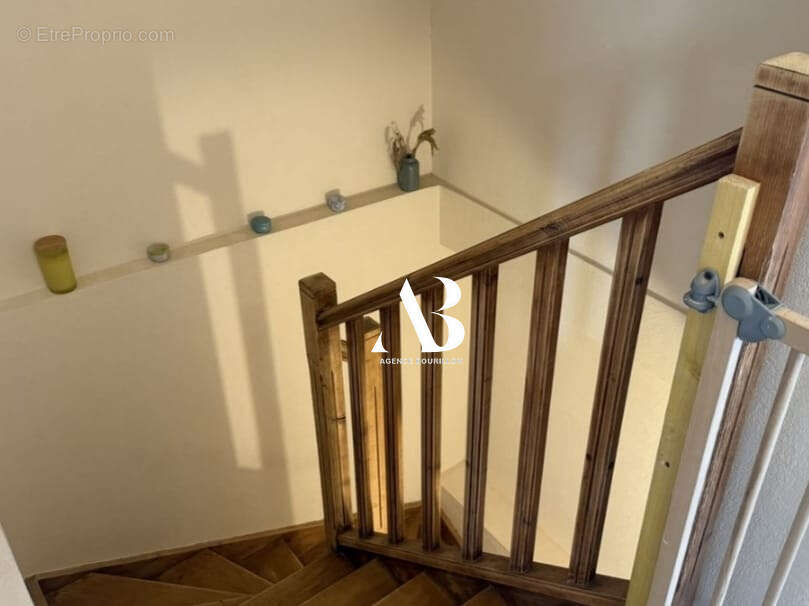 Maison en pierre avec hangar - photo 12