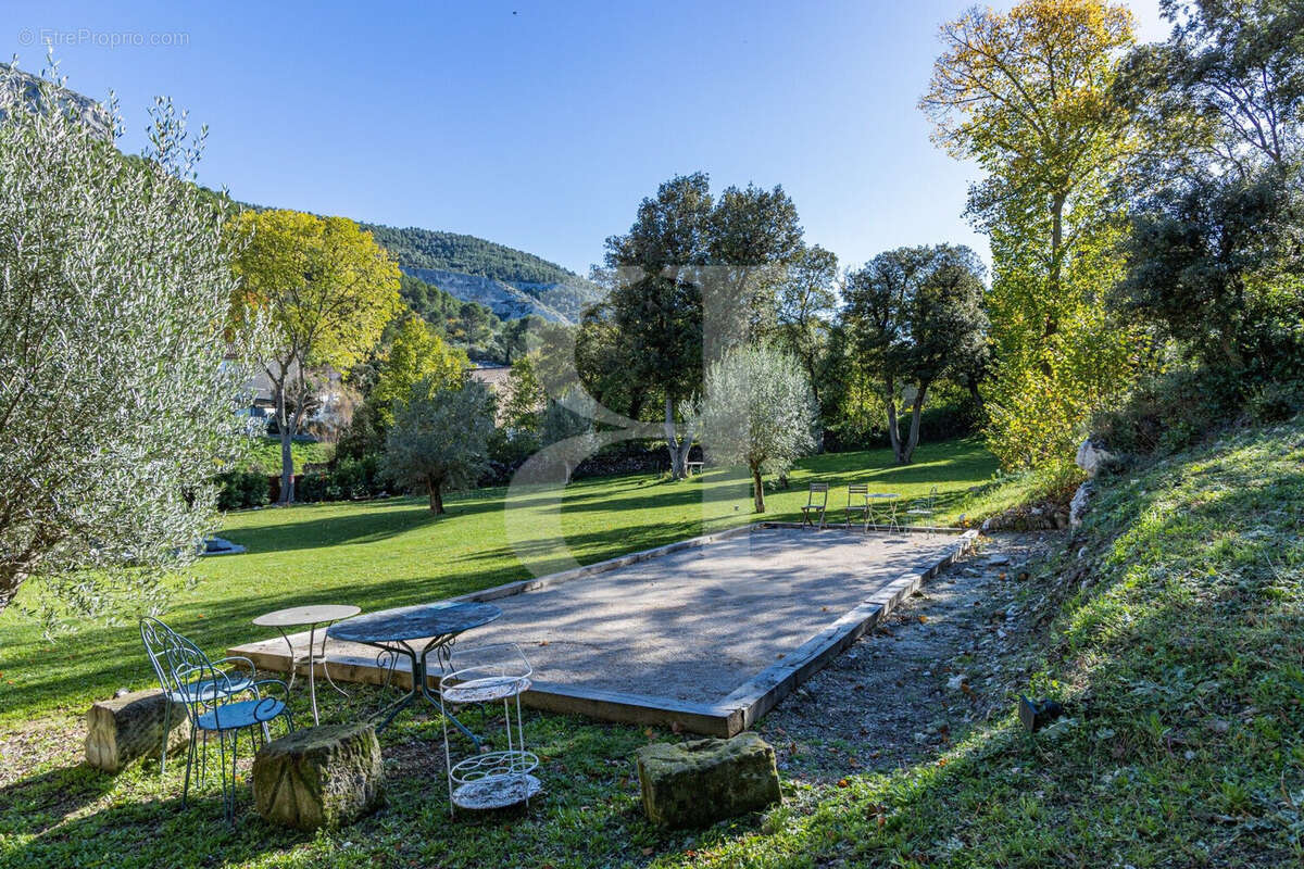 Maison à L&#039;ISLE-SUR-LA-SORGUE