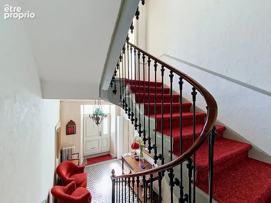 Immeuble de caractère avec appartement familial et local commercial loué - photo 6