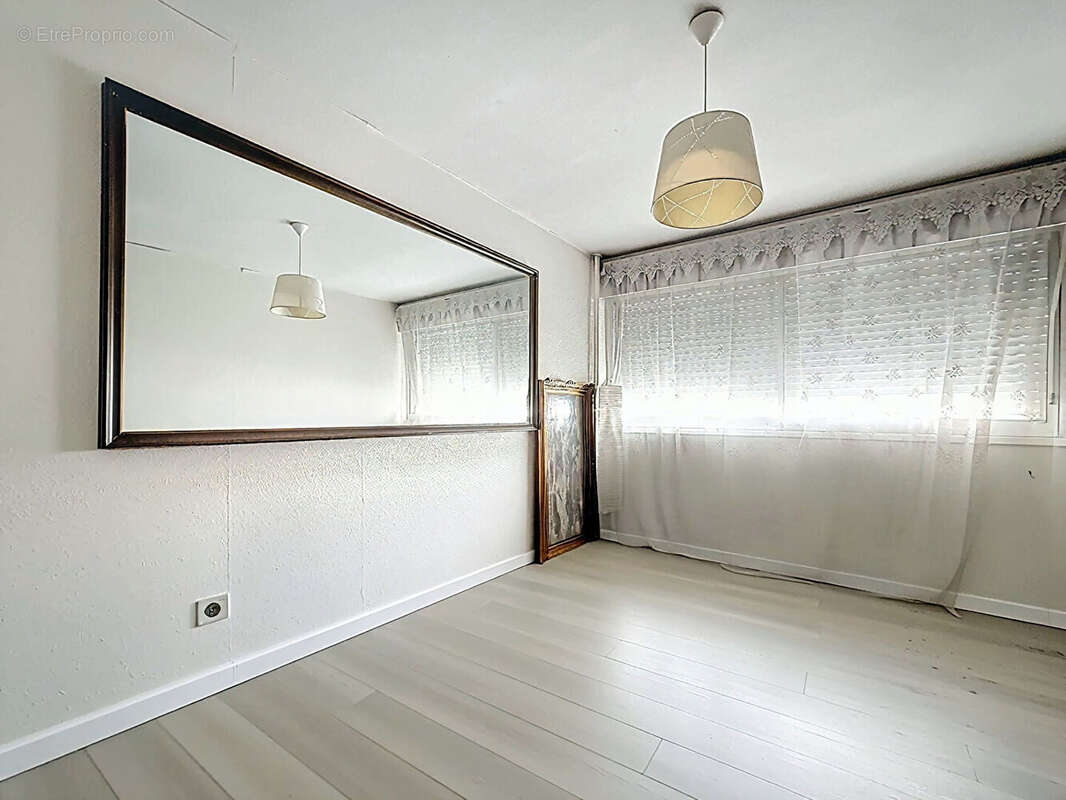 Appartement à MARSEILLE-4E