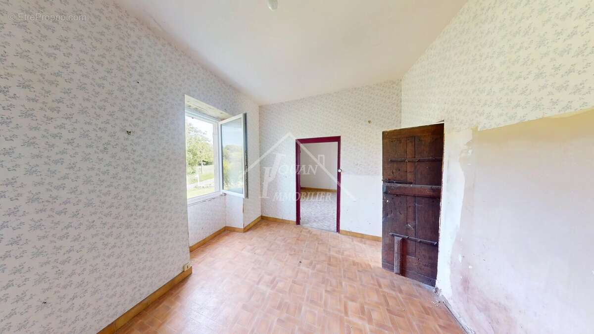 Maison à EBREUIL