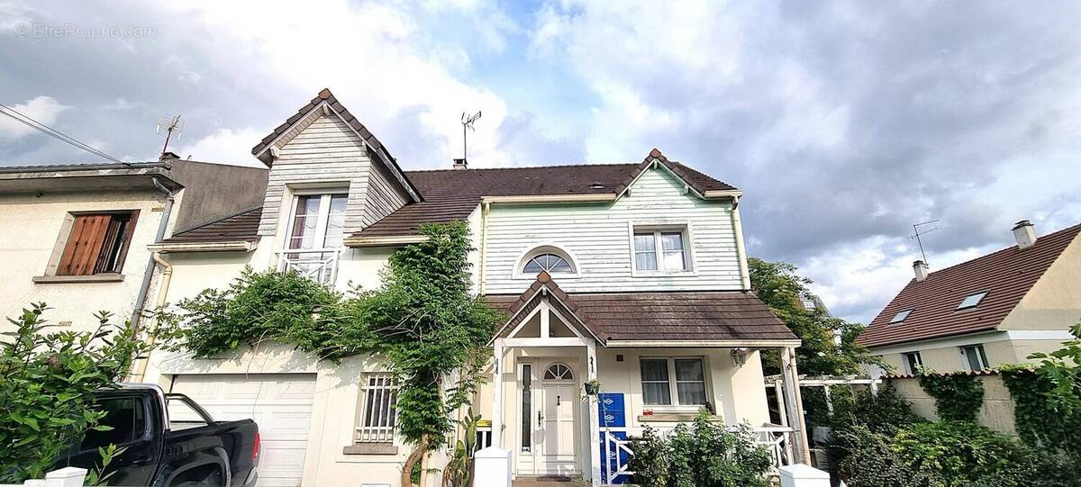 Maison à BROU-SUR-CHANTEREINE