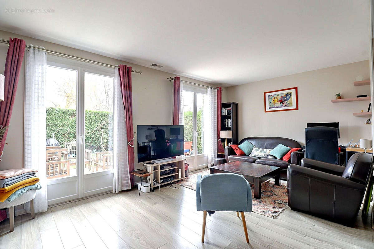 Maison à LE MESNIL-SAINT-DENIS