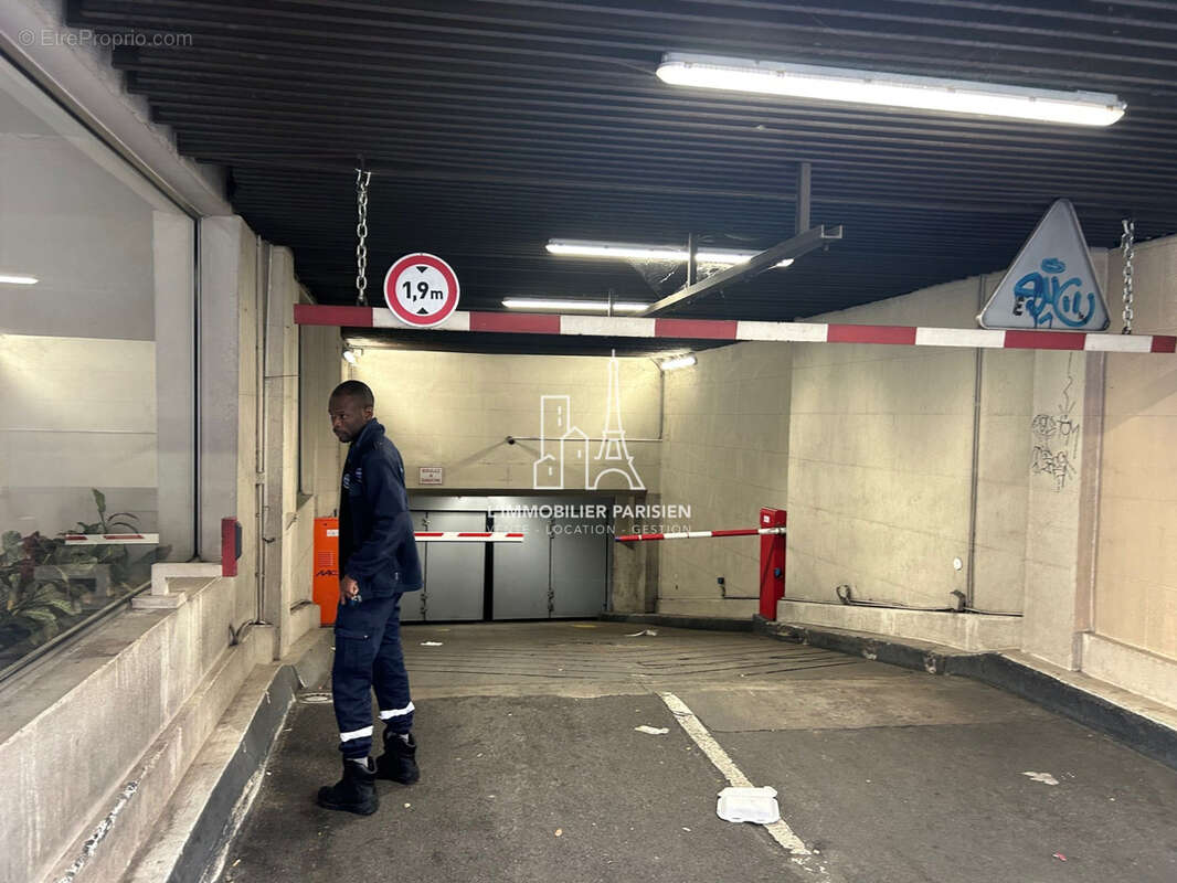 Autre à PARIS-3E