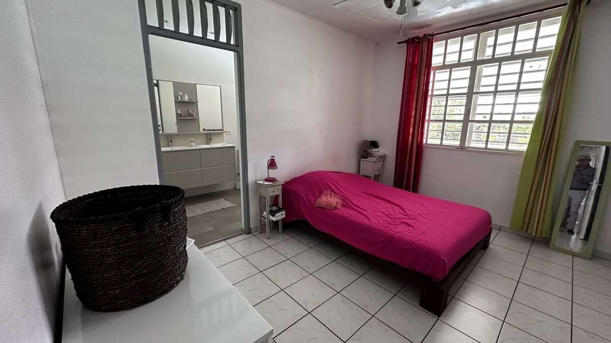 Maison à REMIRE-MONTJOLY