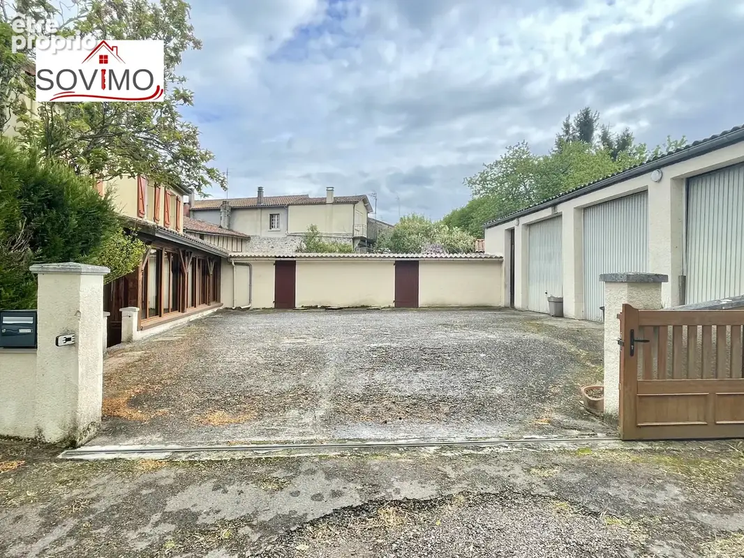 Maison de ville tout confort avec cour et grand garage, 5 chambres. - photo 24