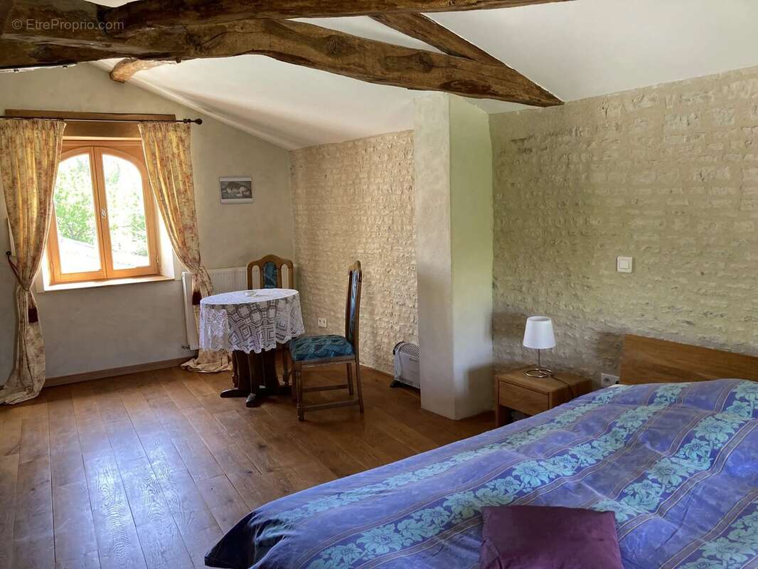 Jolie maison en pierre avec piscine au cœur du village - photo 12