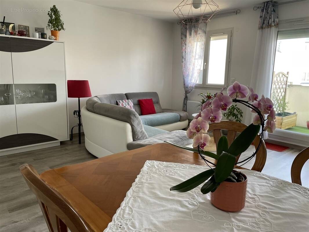 Appartement à PONTAULT-COMBAULT