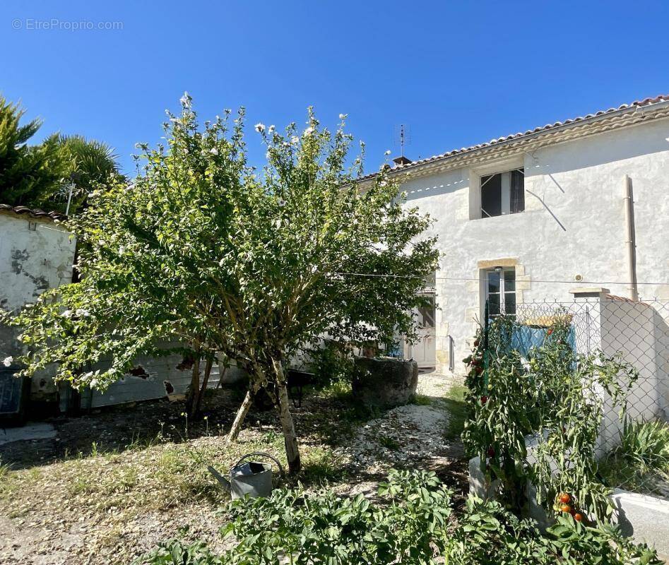 Maison à TALMONT-SUR-GIRONDE