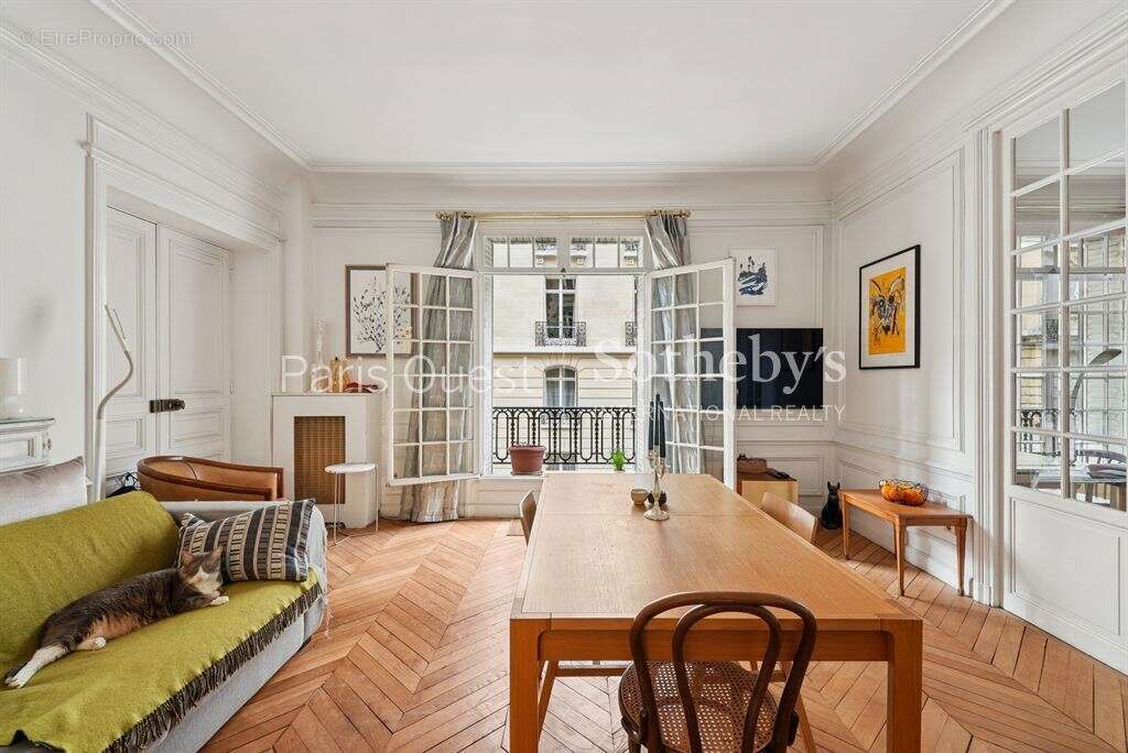 Appartement à PARIS-17E