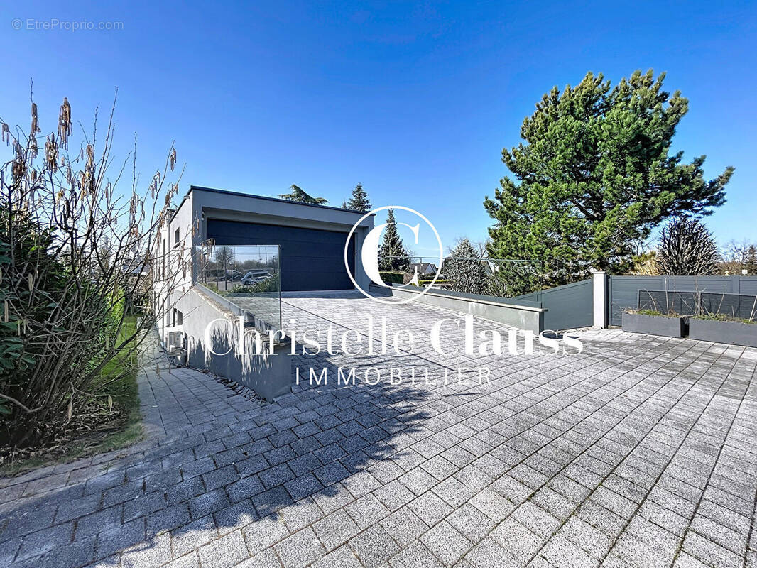 Maison à VILLAGE-NEUF