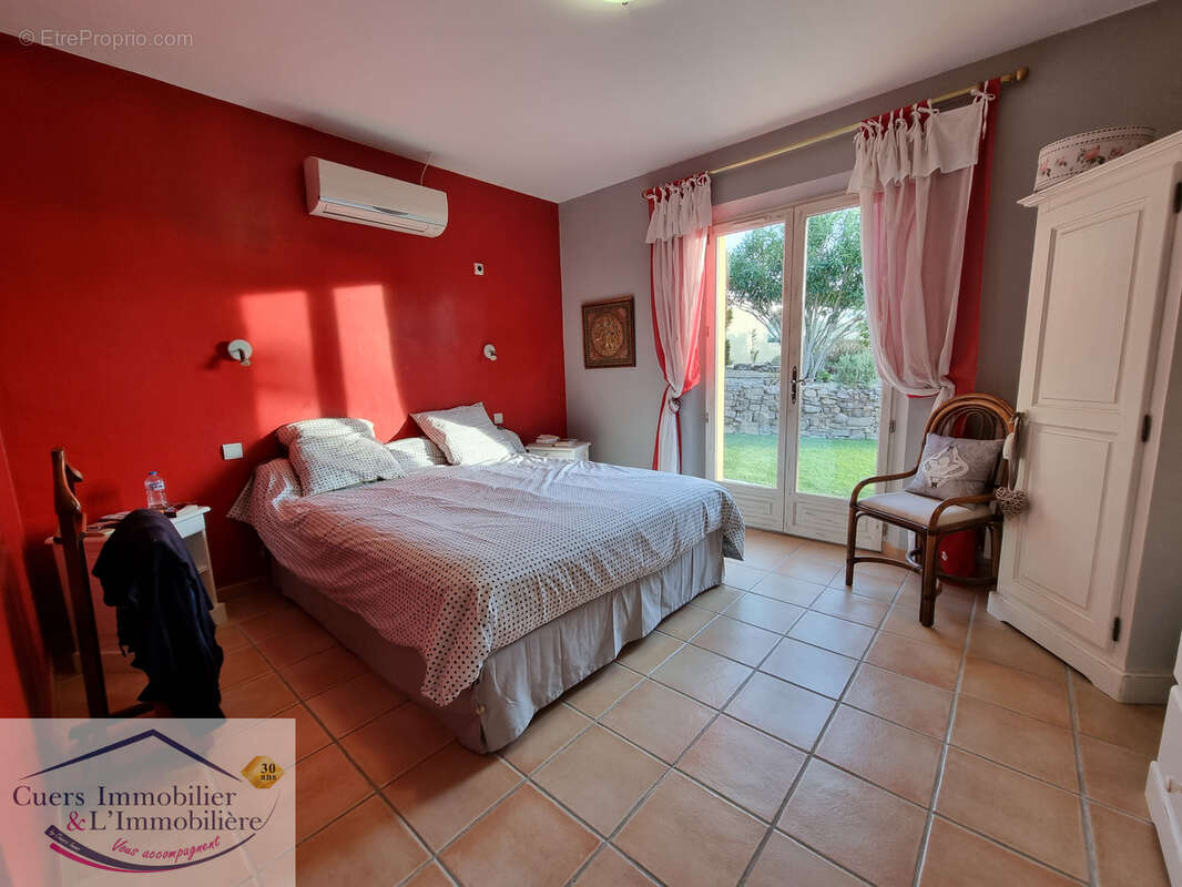 La crau villa t5 avec dependances et piscine - photo 15