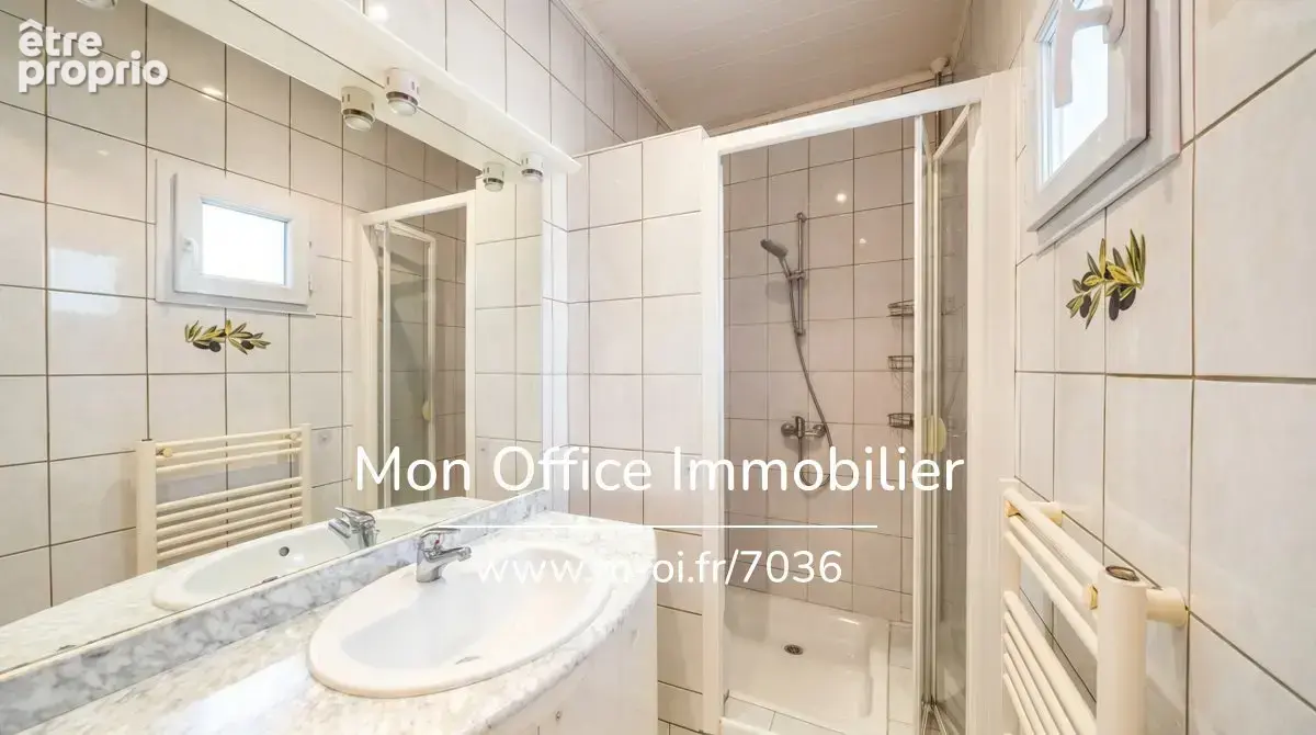 Référence : 7036-CDI. - Grande maison de ville avec cour intérieure et fort potentiel - photo 15