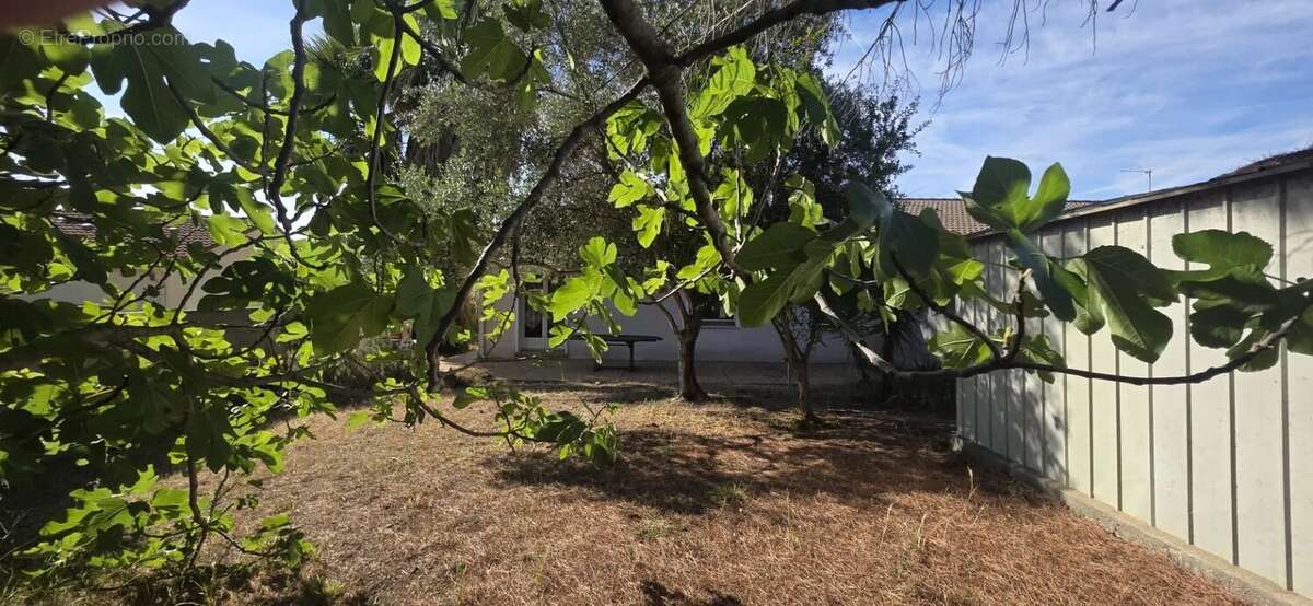 Maison à GINESTAS