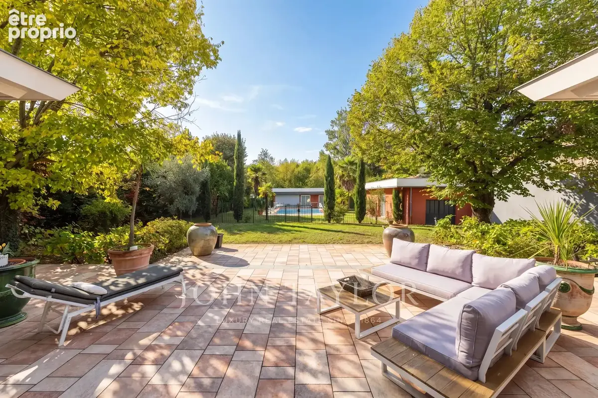 Villa d’architecte – parc paysager de 3 000 m² – piscine – pool house – dépendance - photo 3