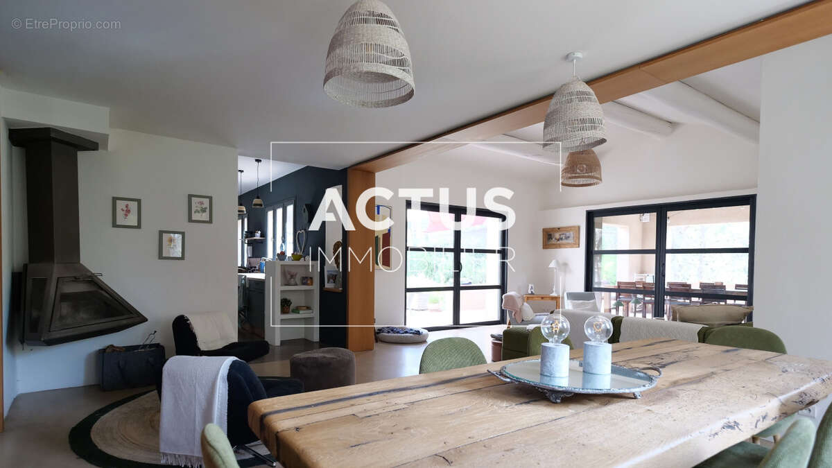 Maison 208 m² à Mallemort  - photo 3