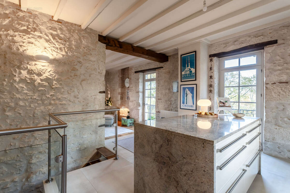 Maison à SAINTE-COLOMBE-DE-VILLENEUVE