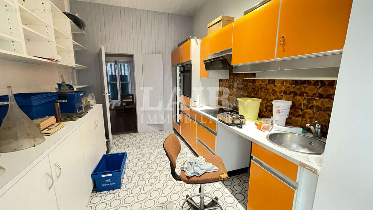 Immeuble avec local commercial et appartement au coeur de Fresnay sur Sarthe réf: 13849 - photo 11