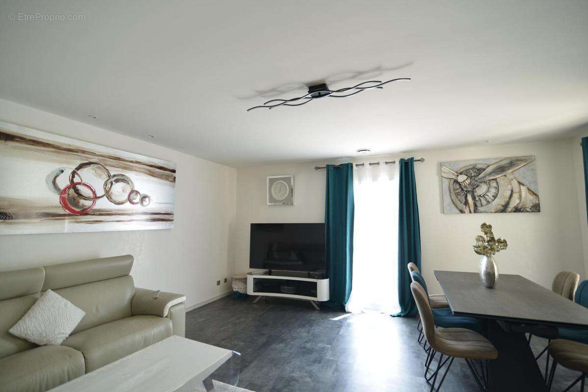 Maison à SAINT-VICTOR-LA-COSTE