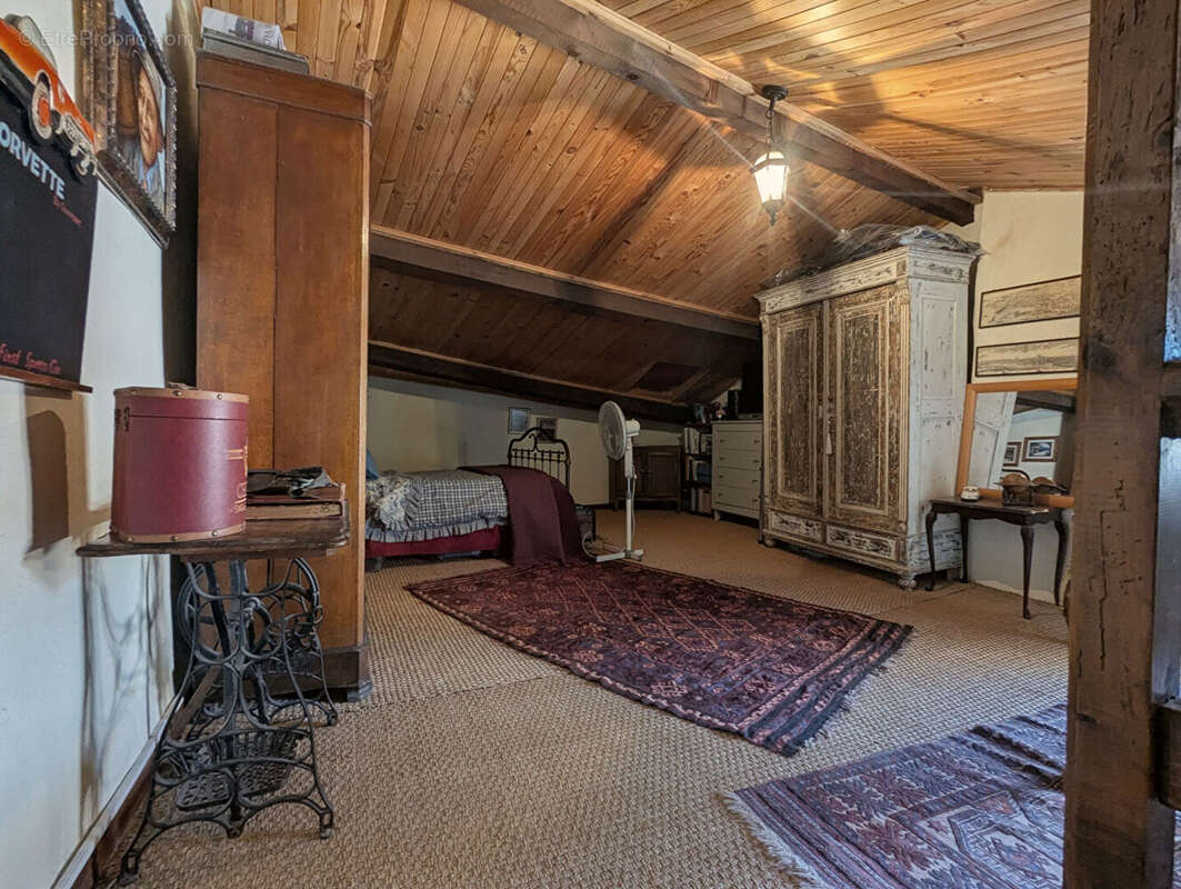 Maison à AUPS