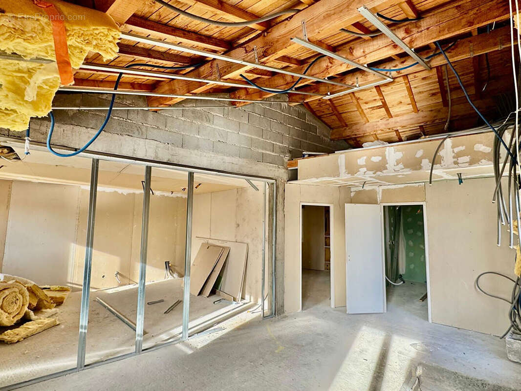 PONT-DU-CHÂTEAU / Maison à vendre de 132 m2 avec terrain, terrasses et balcon ! - photo 13