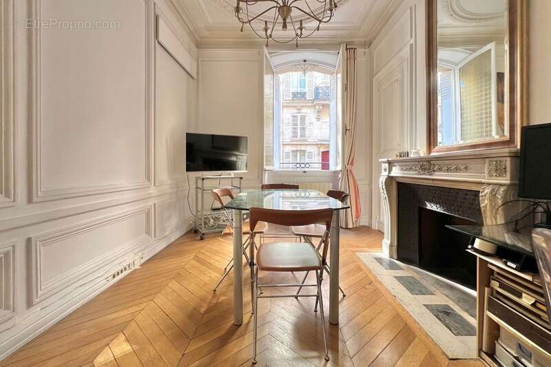 Appartement à PARIS-8E