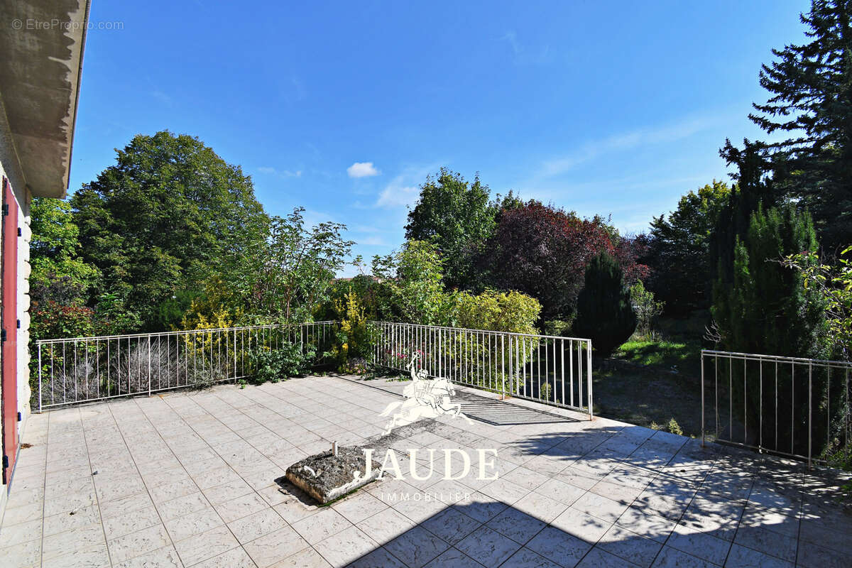 Maison à PERIGNAT-LES-SARLIEVE