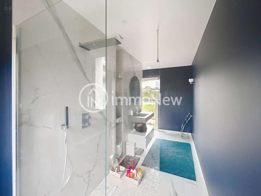 Une maison entièrement rénovée sur un terrain de quasiment 1000m2 - photo 13