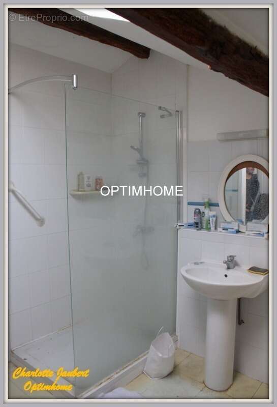 Maison à MONTMOREAU-SAINT-CYBARD