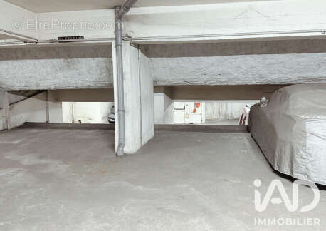 Parking 10 m² à Paris-9e  - photo 2