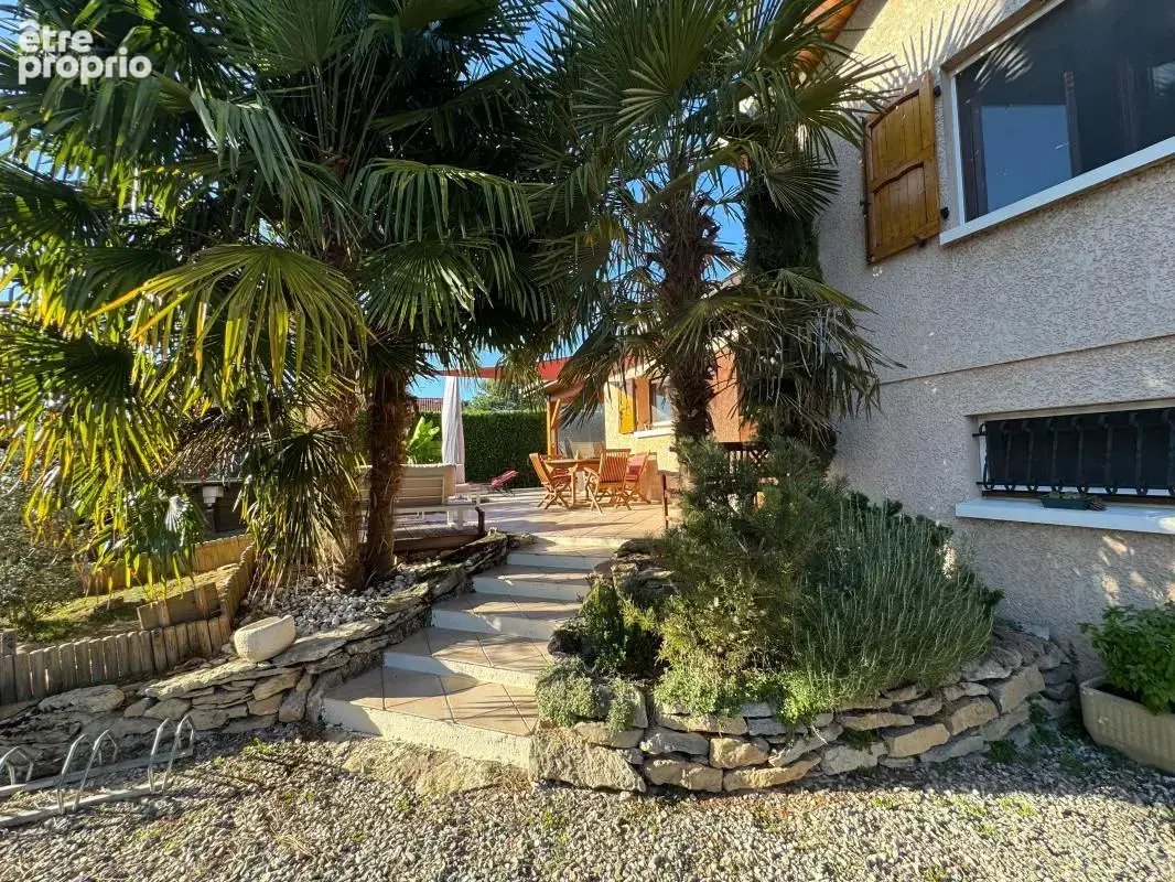 Belle propriété familiale avec grand parc arboré de 1 600 m² - photo 2