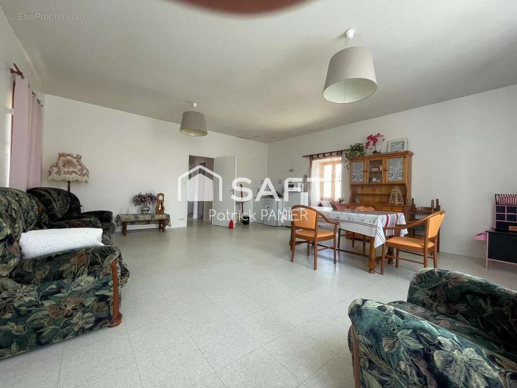Maison 260 m² à Dampierre-Sur-Boutonne  - photo 7