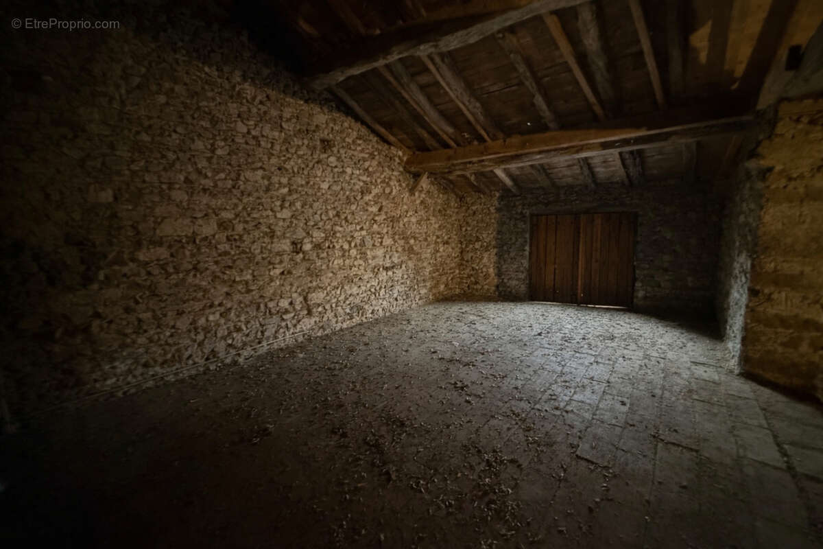 Maison à COMMELLE-VERNAY