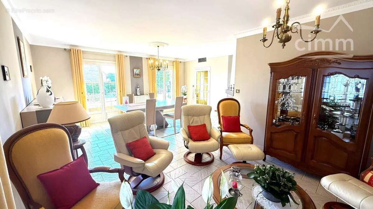 Maison à LA CHAPELLE-VENDOMOISE