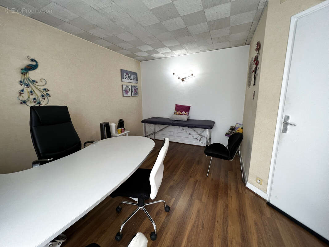 Commerce à PONT-SAINTE-MARIE