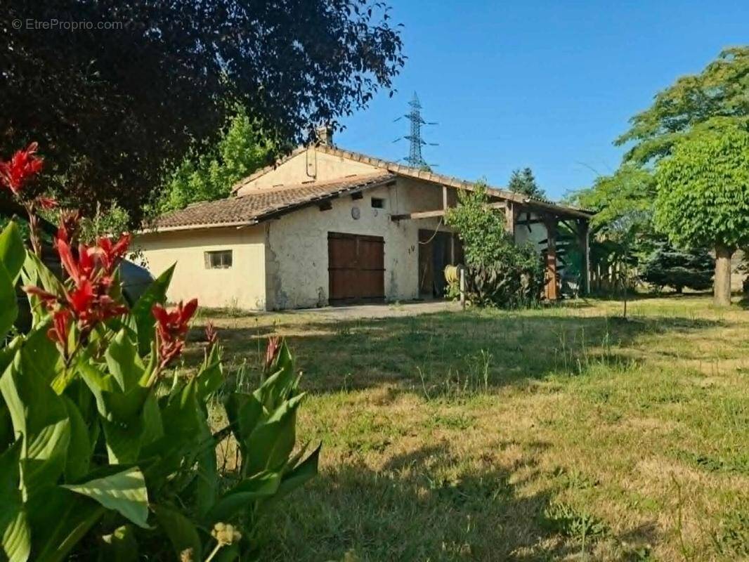 Maison de 90 m² habitables + 64 m² de combles isolés et plaqués à aménager selon vos envies - 3 chambres - Garage - Terrain de 1 - photo 1