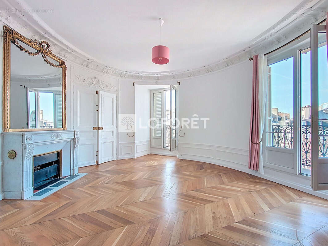 Appartement à PARIS-8E