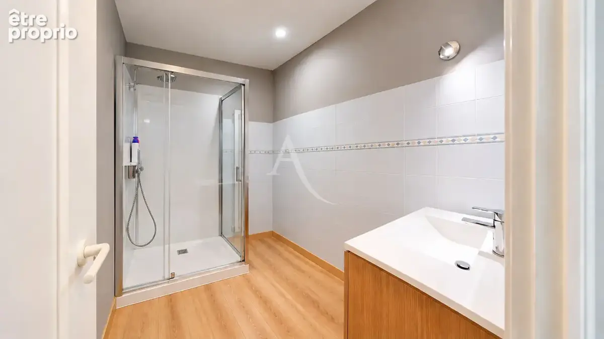 Maison de caractère 272 m² avec piscine  - La Tour-du-Crieu - photo 16