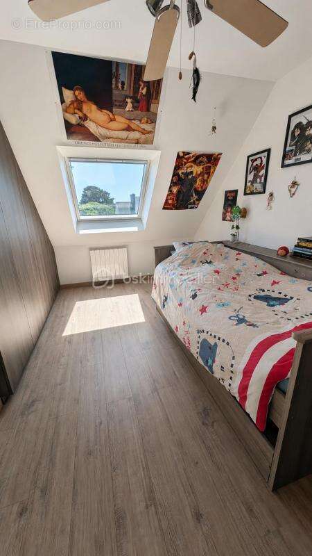 Maison chaleureuse proche mer avec grand garage et beau potentiel - photo 8
